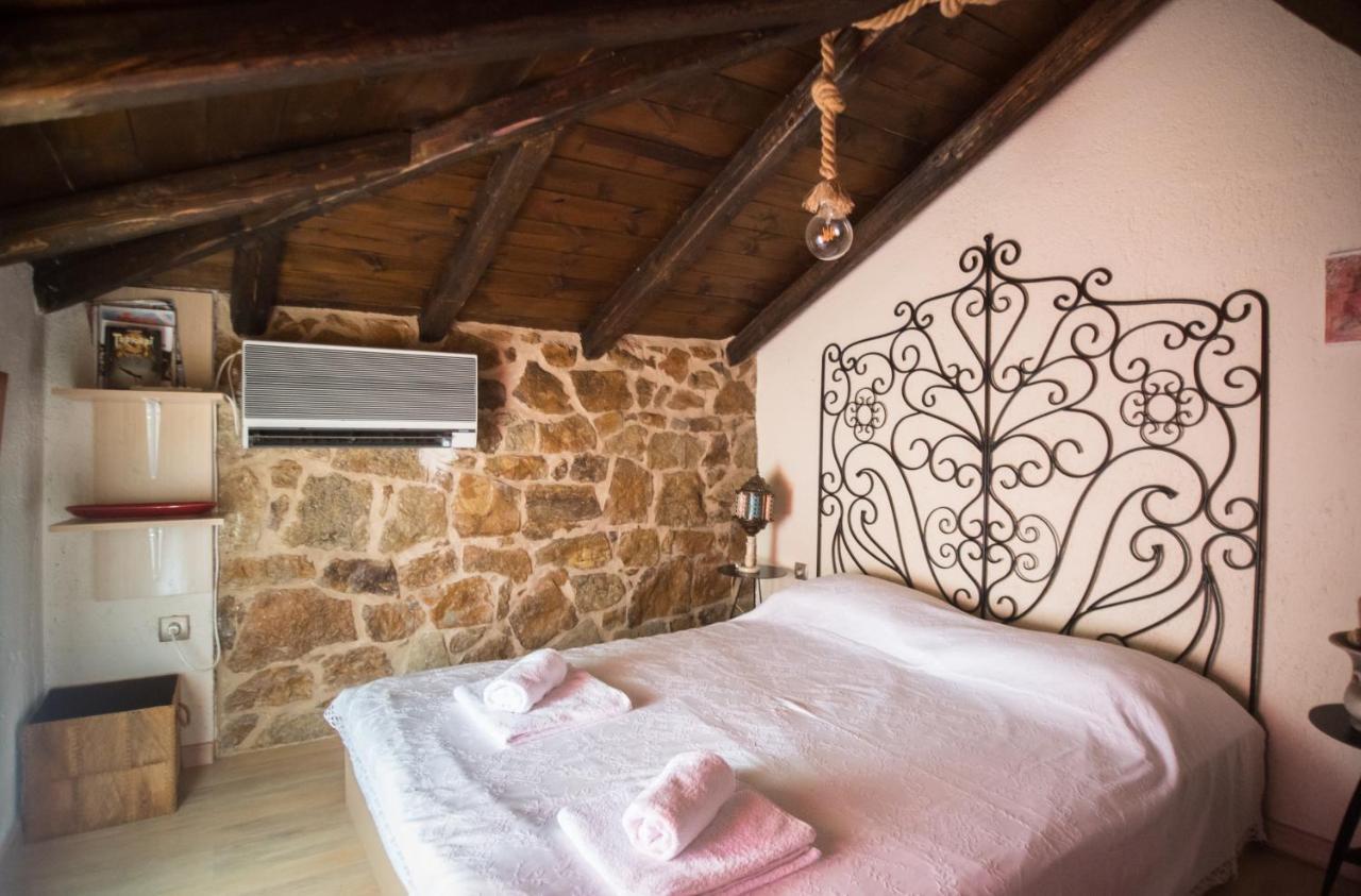 Stone Villas Nea Roda Bagian luar foto