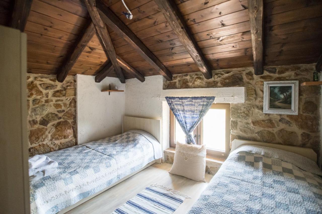 Stone Villas Nea Roda Bagian luar foto